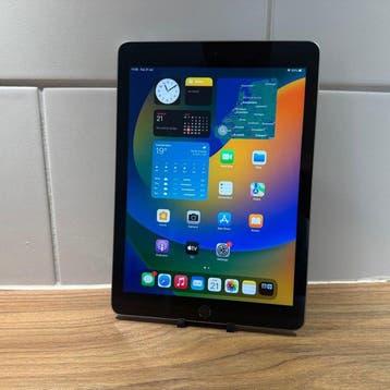 Apple iPad (5th Generation) 128GB Wifi - Mobiele telefoon