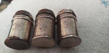 Gorham - Set of three miniature desk spice shakers (known as, Antiquités & Art
