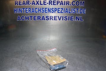 Opel Kadett D, 2 bouten tbv uitlaat, nummer 854977 (Motor), Verzenden