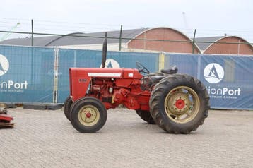 Veiling: Tractor International 523 Diesel 1966 met Onderdele, Ophalen