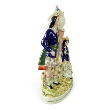 Staffordshire - Beeldje - Highland Couple by a Well -
