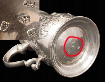 Chope de bière - Chope en argent sterling repoussé de George