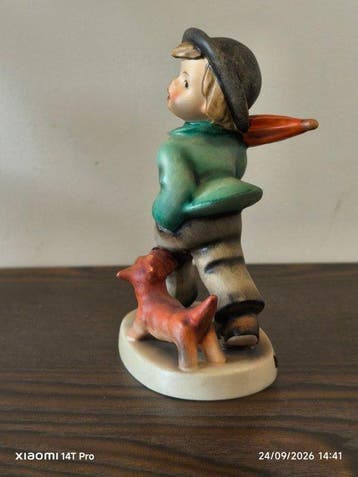 Hummel - Arthur Moeller - Figuur - Strolling along -
