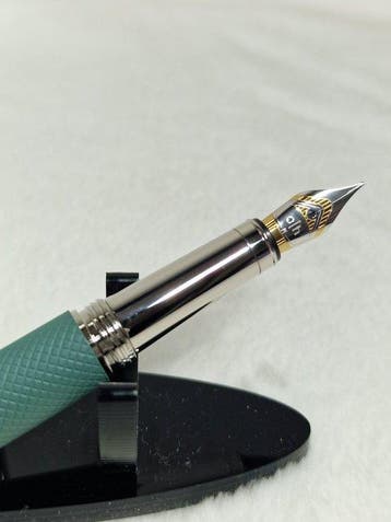 Otto Hutt - Design 04 - Vulpen, Nieuw
