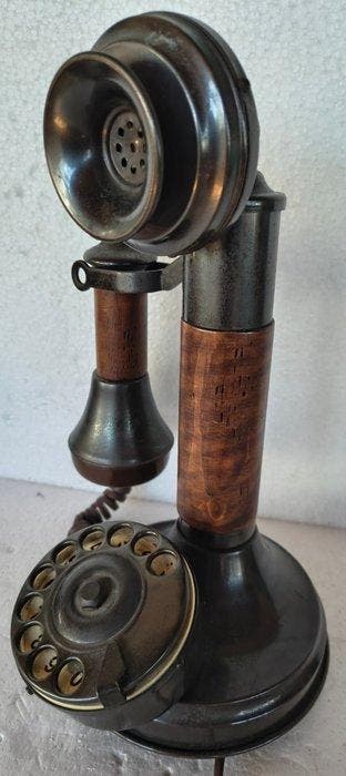 Analoge telefoon - Donker gepatineerde messing., Hout -