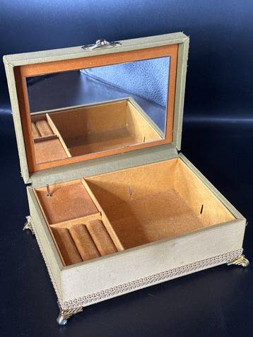 Boîte à bijoux musicale vintage – Couvercle en tapisserie