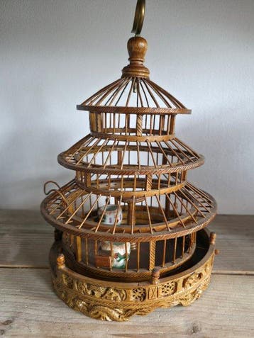 Antieke Chinese Pagode Vogelkooi – Houtsnijwerk & Keramieken