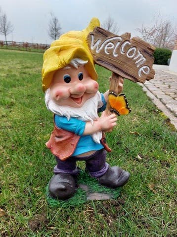Beeld, very finely finished garden statue gnome sing welcom