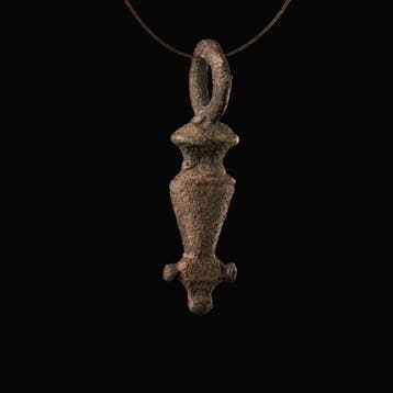 Oud-Romeins Talisman, Legionaire hanger met gestileerd