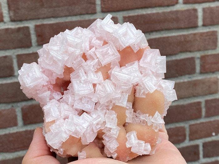 Prachtige roze haliet met trona Kristalen - Hoogte: 12 cm -, Verzamelen, Mineralen en Fossielen