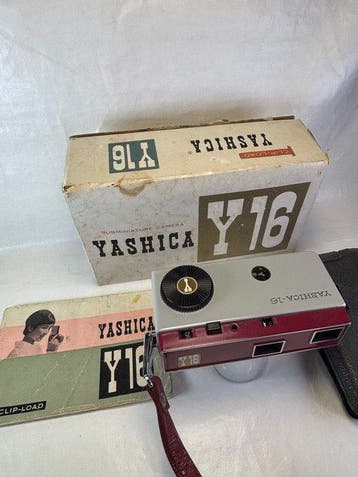 Yashica Y 16 rood , met originele doos 1959 Caméra miniature
