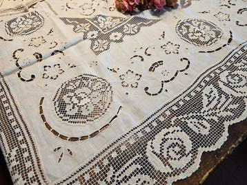 Nappe (9) - 180 cm - 127 cm - nappe brodée