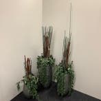 Complete sets van 3 vazen met kunstplant in een stenen vaas