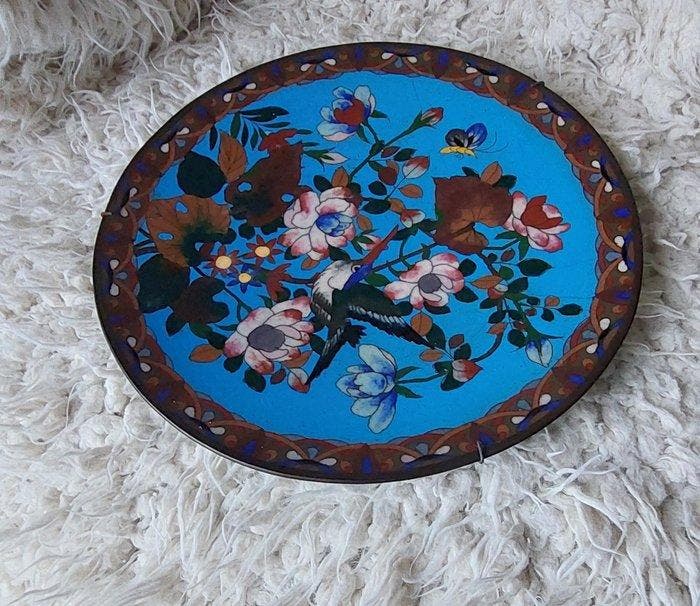 Grand plat en émaux cloisonnés, XIXe siècle. 30cm - Émail -, Antiquités & Art, Antiquités | Autres Antiquités