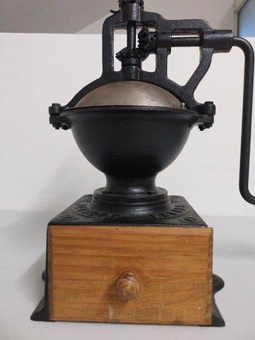 Peugeot Frères - Koffiemolen - Smeedijzer, Antiek en Kunst, Antiek | Keukengerei