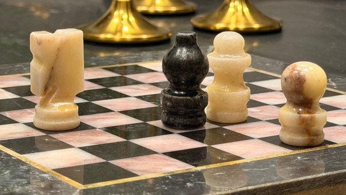 Schaakspel - Vintage Turkse handgesneden witte onyx, Antiek en Kunst, Curiosa en Brocante
