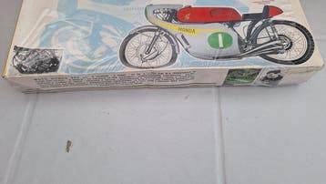 Protar 1:8 - Modèle réduit - Honda Grand Prix 250 Mod. 110