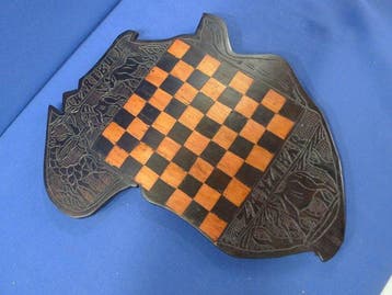 Jeu déchecs en buis et ébène origine Zanzibar Tanzanie avec