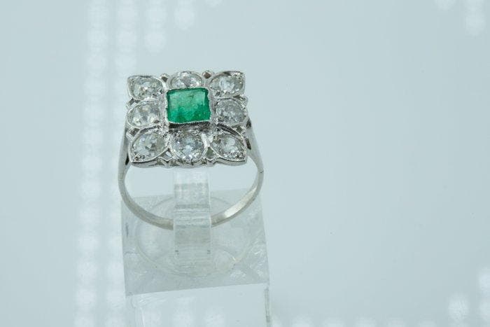 Ring - 18 karaat Witgoud Smaragd - Diamant, Handtassen en Accessoires, Ringen