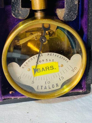 Manomètre métallique étalon ancien des Établissements Jules