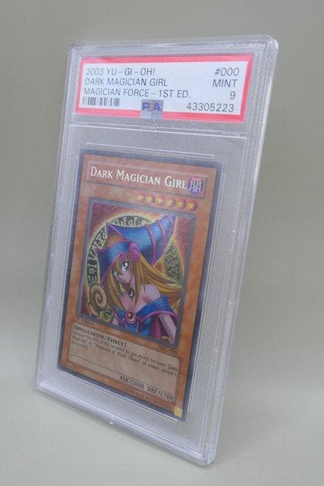 Konami - 1 Graded card - Yu-Gi-Oh! - Dark Magician Girl #000, Verzamelen, Overige Verzamelen
