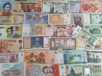 Monde. - 100 banknotes - various dates (Sans prix de, Timbres & Monnaies, Billets de banque | Europe | Billets non-euro