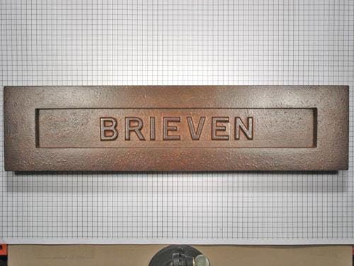 Brievenbus ijzer met opdruk, Tuin en Terras, Brievenbussen, Nieuw, Overige materialen