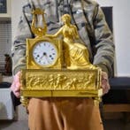 Figurale pendule Directoire - Verguld brons - 1800-1850 -