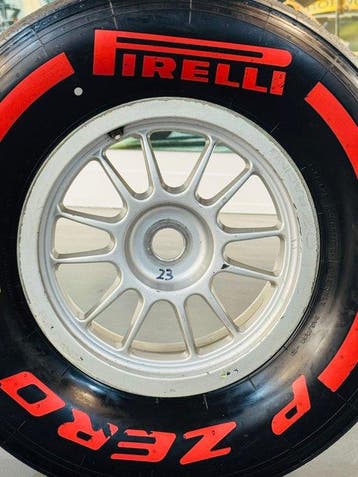 Wiel compleet met band - Pirelli - O.Z - Formule 1, Nieuw