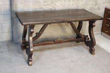 Tafel - Hout - Kan niet uit elkaar gehaald worden.