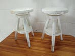 Kruk - Set van twee vintage houten krukken - Hout - Set van