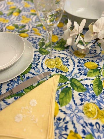 Elegante tafellaken voor grote tafels. Country house met