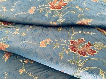 5,00 x 1,40 m – Blauwe meubelstof met bloemmotief in