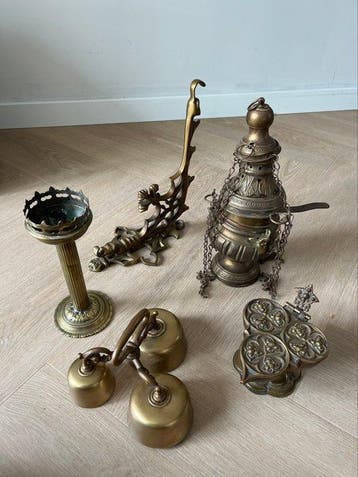 Prachtige 5 delige collectie antiek lithurgisch messing, Antiek en Kunst
