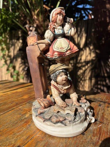 Capodimonte, Meneghetti Napoli - Beeldje - Meisje en jongen