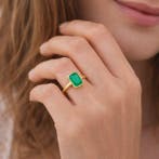 Ring - 18 karaat Geel goud - 1.60ct. tw. Smaragd, Handtassen en Accessoires, Ringen, Nieuw