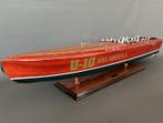 Azimut 1:6 - Tentoonstelling modelboot - Runabout Hydro U-10