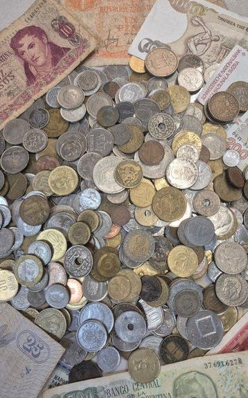Wereld. Collection of coins and banknotes (Zonder