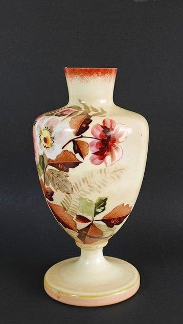Vaas - Brocante Franse vaas met bloemen - Opaline glas -