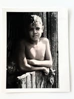 Alberto Korda (1928–2001) - Niños en cabaña humilde