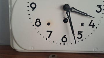 8-daags uurwerk met zwevende balans - Art Deco Keramiek -, Antiek en Kunst