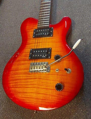 Indie - Shape Extreme Cherry Sunburst Tiger Stripe - -