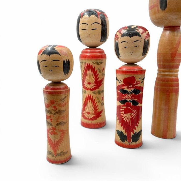 Verzameling van vijf traditionele kokeshi poppen, Japan,, Antiek en Kunst, Antiek | Overige Antiek