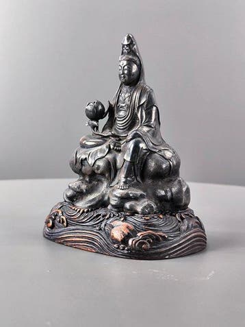 Oud-Chinees Brons Guanyin en koninklijke rust (Zizai, Collections