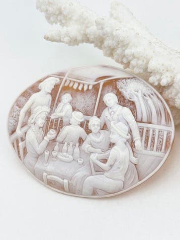 CASSIS MADAGASCARIENSIS - Cameo - Handgegraveerde camee