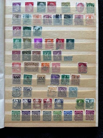 Wereld 1880/1990 - 04 - 5 stuks postzegelalbums