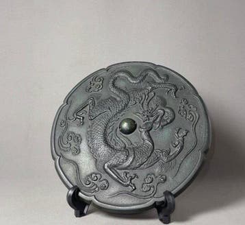 Vintage Japanse bronzen reproductiespiegel, met draakrelief,, Antiek en Kunst