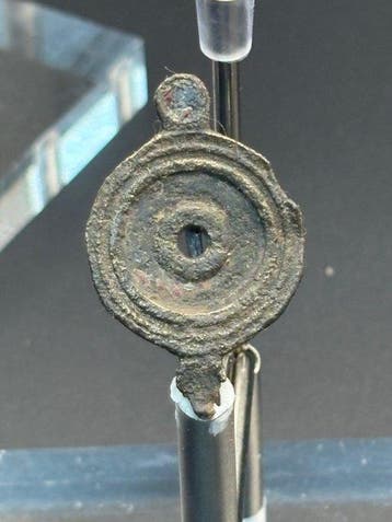 Romain antique, Empire Bronze Fibule discoïde à décoration