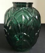 H&S - Vaas - mooie vaas in groen gekleurd glas uit de art