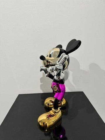 Van Apple - World Love - Mickey Pink